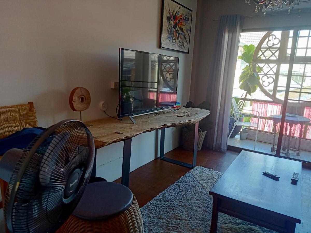 8Th House @ Center Of Chiangmai Old Town Apartment Chiang Mai Ngoại thất bức ảnh
